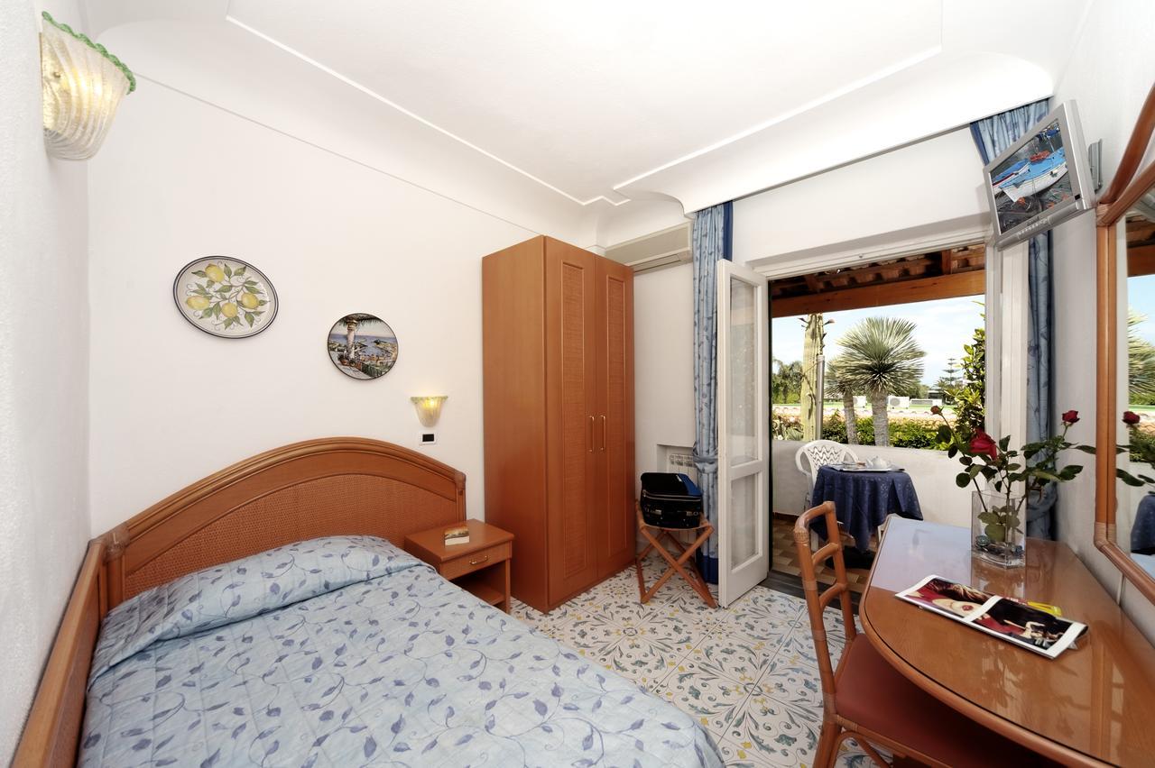 Park Hotel Terme Mediterraneo Forio di Ischia Værelse billede